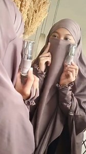 Masyaallah.. 🥰 Yang belum kesampaian untuk nyobain Serum Robika ANS ini, buruan gih nabung... 😘 harga bersahabat tapi sangattttt bermanfaat... 😘👍🏻 .. .. .. MasyaAllah, ini beneran mantul buat kulit jadi kenyal lagi, dan juga membantu banget buat cerahkan wajah.. 😘👌🏻 ✅ Formulanya super lembut, no lengket-lengket... Asli bikin rajin oles-oles setiap hari. Gak bikin kulit panas dan kering yah.. ✅ Pemakaian rutin di minggu pertama, bikin kulit tambah lembab, terhidrasi dan juga kenyal. Yuk, 
