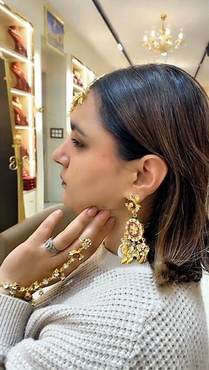 #manjindermalhi #youtubeshorts #trendingshorts #viralshort #explore #punjabicouple #jewllery #love