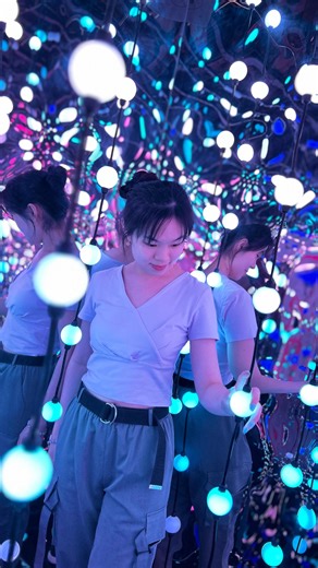 Sherlyn on Instagram: "Every ambience emits its unique delight My Sunday family outing made fun at @dopamineland.experience Neon lights, neon balloons, plastic balls, so much fun awaiting! The Colortopia and Neon Nebula hypes me up with their neon colours and flying neon balloons. Sunset Lagoon and Euphoria Grove have neon-cosy vibes. Euphoria Grove’s neon tree branches and dark green cushions that resemble bushes makes the atmosphere calming. The ball pool in Sunset Lagoon is really huge. Explo