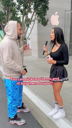 Scarlet Vass Apple Store Shopping Spree