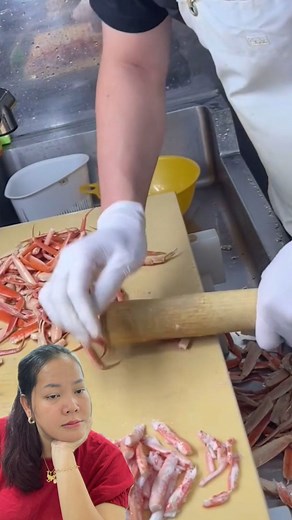 Forget fancy tools, just this simple method to crack crab claws #crab #foodlover #reelsfypシ | PhallaRath