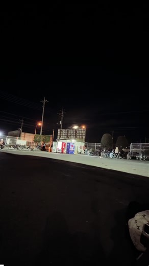 Exploring Moon Zoom with iPhone 17 Pro Max