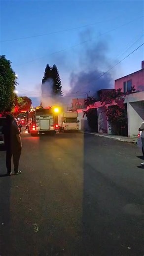 Nos reportan incendio en Jardines de la Hacienda , bomberos ya controlaron el percance 🔥 🚒 | Reporte Querétaro