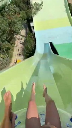 ELLE A PERDU SA CULOTTE !! #funny #shorts #shortvideo #viral #job #toboggan