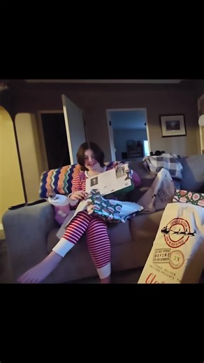 Took her a minute to get used to it, but safe to say she really enjoyed her gift. Enjoy a bit of cell block tango from my 4th year player.❤️ #piccolo #bandkid #marchingband #christmas2025 @lenore1313