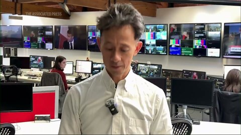 iPhone installs virtual gatekeeper to screen incoming calls