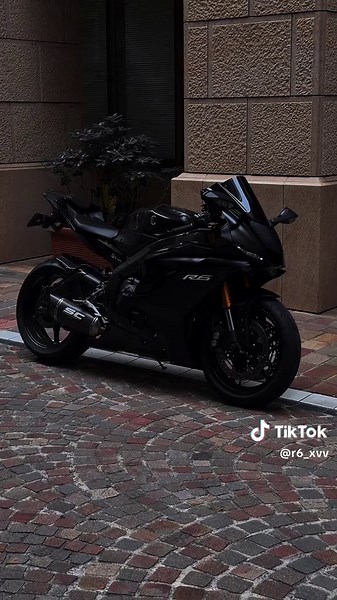 Yamaha R6: A Sports Bike Experience