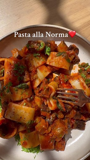 Pasta alla Norma – Simpelt og Lækkert Italiensk Køkken