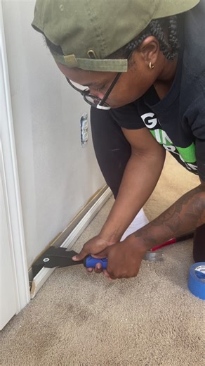 32K views · 556 reactions | How to remove baseboards #homeimprovementprojects #homeimprovement #baseboards | Keepinupwith_KJ | Facebook