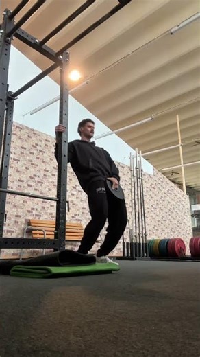 Leg day Nordic curls + sissy squats