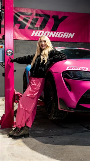 A blonde doesn’t know how to properly use a car lift 👩🏼‍🔧😂 🛠️ Zdvihák - @servisna_technika 📸 @maroszvarik | Lady Hoonigan