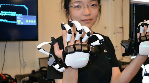 Hands-on: Dexmo Haptic Force-feedback VR Gloves are Compact and Wireless