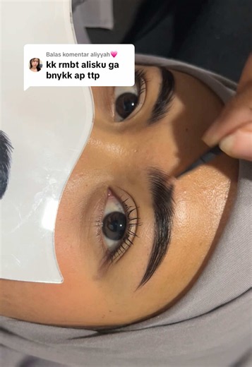Brow Bomber treatment: hasil natural tahan 1–2 bulan