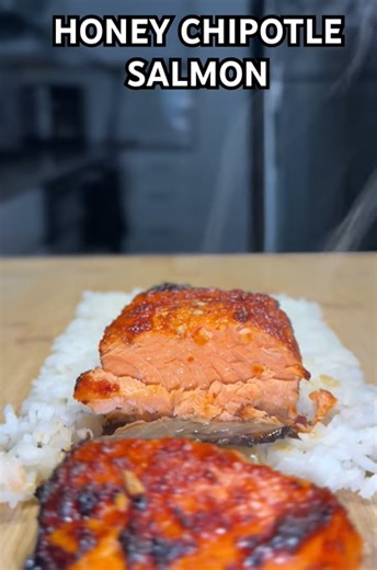 This is the only salmon recipe I need in my life 🐟🔥 honey chipotle salmon… sweet, smoky, and irresistible 😭✨