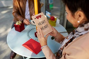 Jawab Soal Bahasa Inggris Kelas VIII Chapter 5, Analysis Greeting Card 'Happy Mother's Day' | Adjar