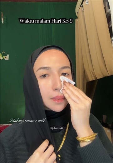 Jangan lupa routine peeling skin sebelum tidur . Gud nite semua . Jangan lupa yang mana nk skin cantik grab sekarang💕🤗 #skincareroutine #skincare #peeling #peelingprocess #jehanzaki