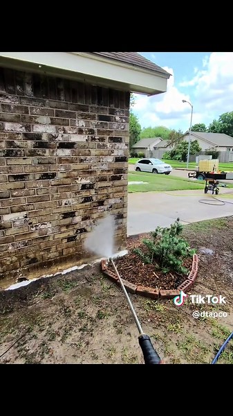 Effective Techniques for Pressure Washing Your Home