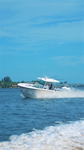 Explore the Blackfin 332CC, a Miami Innovation Award winner, designed for peak performance. Key features include 900 max HP, a tackle rigging station, insulated baitwell, and extensive storage, making it ideal for serious fishing and leisure activities. #Blackfin332CC #FishingBoat #BlackfinBoats | Blackfin Boats