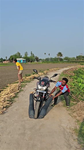 He ran away with the motorcycle he had left behind. 1815 #funny