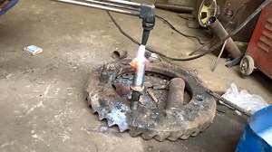 Expert Guide on Repairing Damaged Lug Wheel Stud Threads – Step-by-Step Tutorial