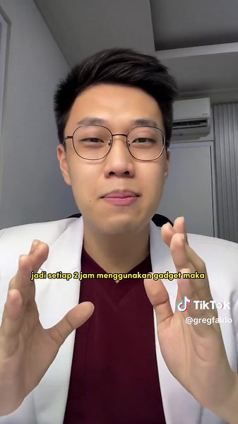 Buat yang sering maen komputer berjam jam, hati hati soalnya bisa kena yang namanya Computer Vision Syndrome 💻👁️ bahaya ga sih ?? #GREGDUKASI #edukasitiktok #edukasikesehatan #kesehatan #dokter #mata #kesehatanmata #mataminus #gadget