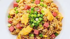 Arroz chaufa: plato tradicional y sabroso para tu mesa