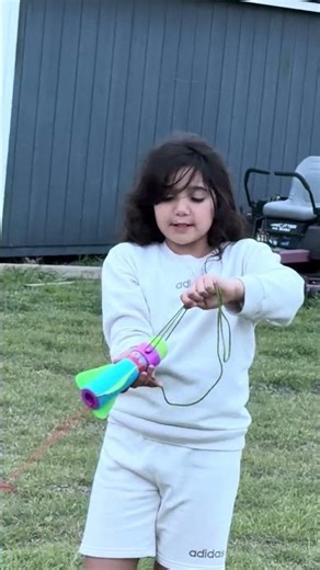 Mi hija les enseña cómo utilizar el sky spinner 🥰🥰🥰🥰🥰