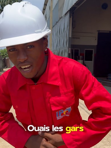 ♻️ Découvrez notre usine de recyclage ! Visitez avec nous notre usine où les déchets papiers prennent une nouvelle vie… transformés en alvéoles solides et écologiques pour les œufs de poule 🥚🌍. 👉 Une démarche durable qui réduit les déchets et protège l’environnement. 👉 Un savoir-faire local au service de l’économie circulaire. 👉 Des produits utiles, pratiques et respectueux de la planète. cc @kastor_spencer #Recyclage #EcoResponsable #InnovationVerte #AlvéolesPapier #zérodéchet#chezmoiaucon