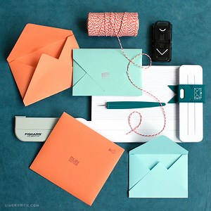 VIDEO: Fiskars Envelope Maker