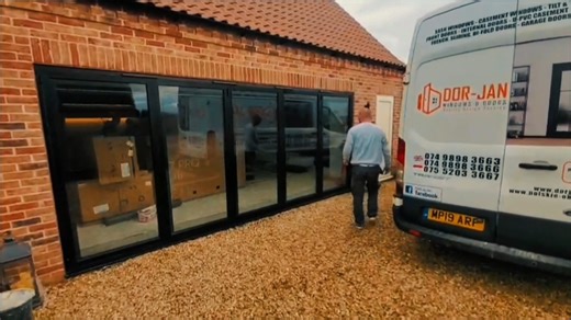 Check out our latest project – five-panel b-folds with integrated interglass blinds! ✨ This time we want to highlight the blinds themselves, as they are the key feature that gives this system its unique character. 🪟 Interglass blinds offer: • long-lasting cleanliness — everything is sealed between the panes, so dust can’t get in, • durability — the mechanism is protected from damage, • easy light control — full adjustment with a single, smooth movement, • an elegant, minimalist look with no ext