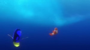 Marlin : Crush se me olvidaba , que edad tienes. Crush : ciento cincuenta chico y sigo joven, nos vemos. Película : Buscando a Nemo (2003) E.U. | Frases de Cine