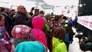 2.3K views · 15 reactions | TANDEM vous propose un dernier-rendez-vous sur les pistes pour clore la série sur les festivals de musique en montagne. Joël Sciboz, directeur de l’Office de tourisme de Verbier, nous parle des retombées touristiques du Verbier Impulse pour la station. Côté musique, le groupe valaisan Macaô et la chanteuse française Zaz nous disent leur plaisir à jouer dans un tel décor, mais évoquent également les difficultés liées au plein air. | Canal9 | Facebook