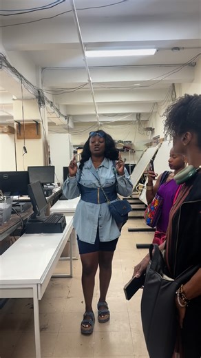 LC Apparel Consulting on Instagram: "✂️ Grading (Size Scaling) Grading is the process of creating a range of sizes from the base (sample) pattern. Essentials to Know • Base Size: You always start with one “sample size” (often size 4, 6, or M depending on your market). • Grade Rules: Pre-determined increments are applied (e.g., +1” at the bust per size). These rules differ for men’s, women’s, and children’s wear. • Proportional Scaling: Not all areas increase equally—waist, bust, hip, and length 