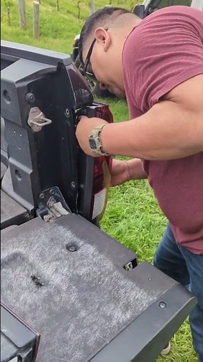 FAST DIY - Fix a Broken Honda Ridgeline Tail light