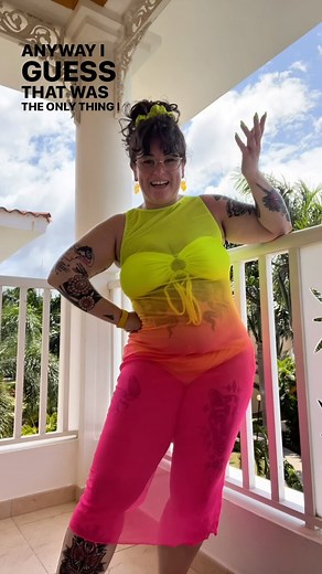 Hillary Kaplan on Instagram: "watch me face my fear of deep water lmfao and then let’s party at the pool as a treat for our bravery 💪💪💪🐠🤿🙏🏻🍹 . •bathing suit + matching scrunchie custom made by @bathingbelle •mesh cover i bought at like a lil stand it has no tag 🤷‍♀️ . . . . . . #bodypositive #bodyneutrality #grwm #fashioninspo #beachfashion #poolparty #snorkeling #swimwear #bikini #bikinibody"