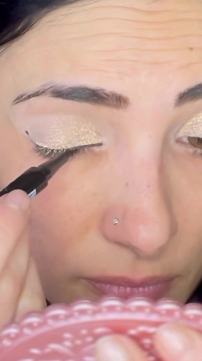 #makeup #trucco #bellezza #beauty #makeupocchi #truccoocchi #eyes #occhi #eyeshadow #tutorial #makeuptutorial #mitrucco #ombretti #ombrettiinstick #stickeyeshadow #youniquemakeup #younique #eyelinertutorial #eyeliner #mascara #mascaratwisted #fondotinta #gloss #lipgloss