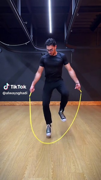 SICKO MODE FOOTWORK 🔥🔥🔥🔥🔥🔥☄️☄️☄️☄️☄️☄️ 💫💫💫💫💫💫💫💫💫💫💫 Rope used by www.timelessjump.com Grab yours today #timelessjump #betheflow . #jumprope #jumpropeworkout #skipping #skippingrope #sickomode