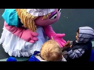 Isaiah met Prairie Dawn during the parade at sesame place :)