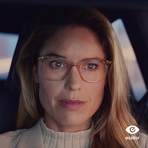 Lente multifocal Varilux XR Track: desenvolvida com inteligência artificial e feita com medições individuais do seu comportamento visual. | Essilor