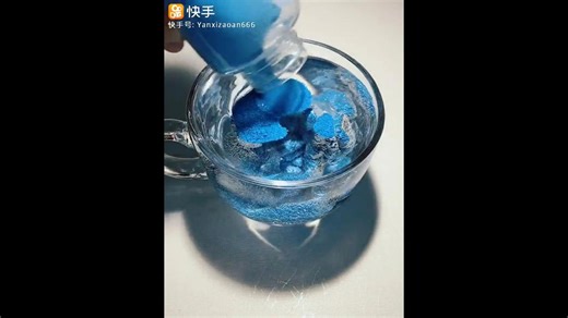 Blue Glitter With Water Mixing