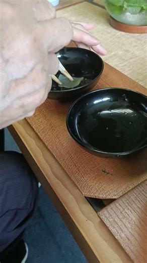 持鉢は沢庵で小さい方から洗っていきます 禅と精進料理教室は毎月第三土曜日１０時から