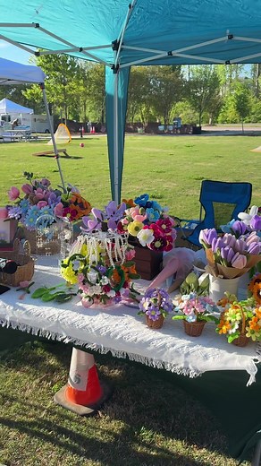 My first craft fair. It was so windy. My basket got blown away a few times. It’s a good start! #handmade #smallbusinessowner #smallbusinesstiktok #flowers #tiktok #fyp #goviralgo #bouquet #mothersday