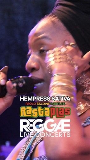 Hempress Sativa – The Lyrical Machine / Queen Cannabis Live at Rastaplas festival Paolo Baldini DubFiles #HempressSativa #TheLyricalMachine #QueenCannabis #RastaplasFestival #ReggaeFestival #RootsReggae #DubMusic #ConsciousReggae #Zoetermeer #ReggaeNederland #LiveReggae #OneLove | Reggae live concerts
