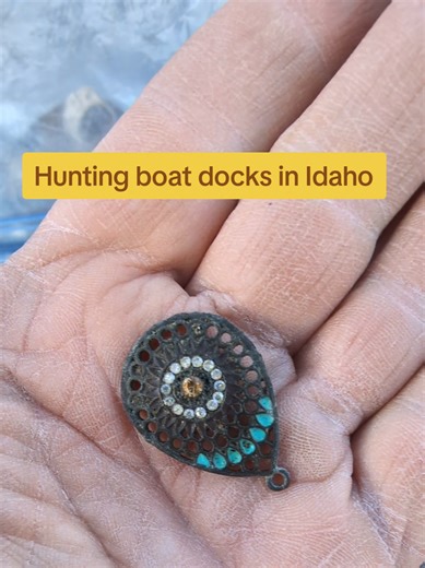 I had a pretty good day metal detecting around some dry boat docks in Idaho. The area was littered with pull tabs but I'm sure there are some nice treasures if someone had the time to clean the area up. Found one copper earring that was buried pretty deep. #metaldetecting #idaho #beach #lost #earrings