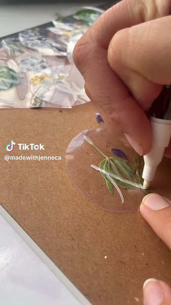 I had the best time making these little place setting cards. I simply laminated some pressed flowers, cut them into hearts, and used an acrylic paint pen to write the names. #diy #tablescapes #diytablescape #diytablesetting #flowercrafts #pressedflowersart #simplediy #namecarddesign #tabledecor #flowercraft #crafting #handmadedecor #crafting #flowerart