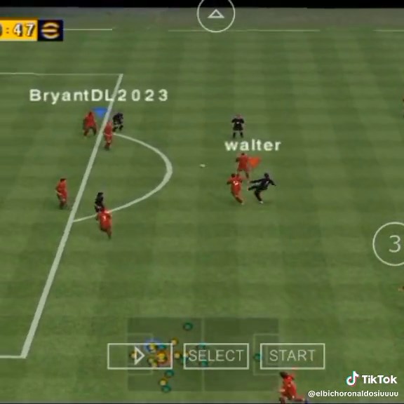 Jugando PES 2025: Liverpool 2005 vs Man. United 2008