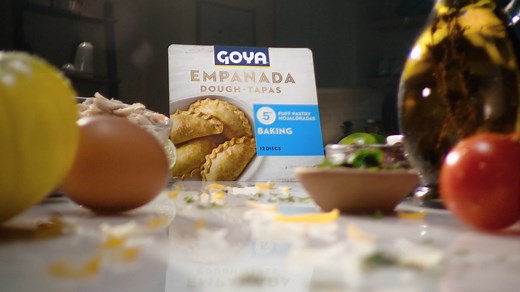 Crunchy, flaky and filled with your favorite foods! Discover the delicious world of Empanadas with our super convenient and easy to create GOYA® Empanada Dough Tapas. Simply open, fill with your favorite ingredients and cook Delicious Baked or Fried Empanadas in 3 steps! https://brnw.ch/21wCi83 | Goya Foods