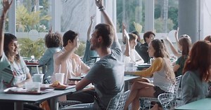 Baixe o app Minha Oi, ganhe 1 GB de bônus e troque minutos e internet sempre que precisar. | Oi