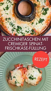 Vegetarische Zucchinitaschen mit cremiger Spinat-Frischkäse-Füllung Low carb & glutenfrei! Was du brauchst (für 2 Personen): 2 Zucchinis 250 g Frischkäse Natur 1 Knoblauchzehe 1/2 Glas getrocknete Tomaten 4-5 Blätter Basilikum 1 Dose gehackte Tomaten Handvoll geriebener Käse oder Parmesan Salz, Pfeffer, italienische Kräuter 👉 Die Zucchinis der Länge nach mit einem Sparschäler in dünne, flache Streifen schneiden. 👉 Getrocknete Tomaten, Basilikum und Knoblauch fein hacken. Gemeinsam mit dem Fris