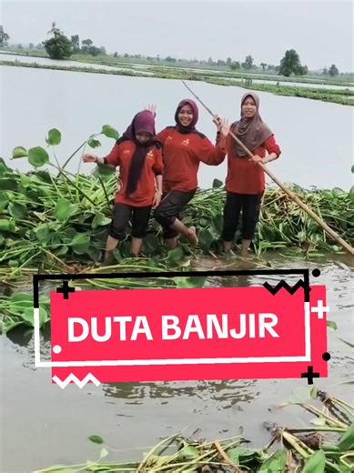 Bersihkan Enceng Gondok di Bojoasri